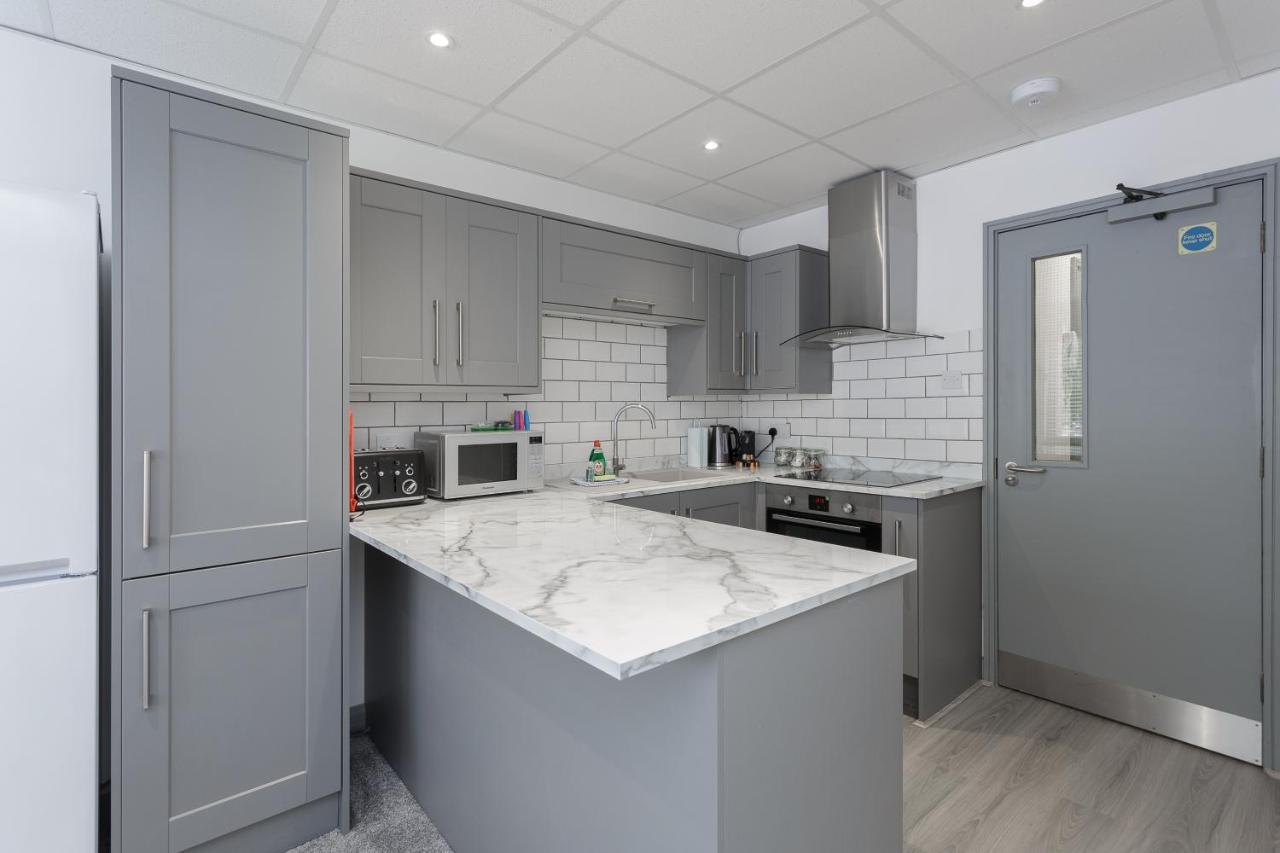Sovereign Gate - 2 Double Bedroom Apartment In Portsmouth City Centre Bagian luar foto