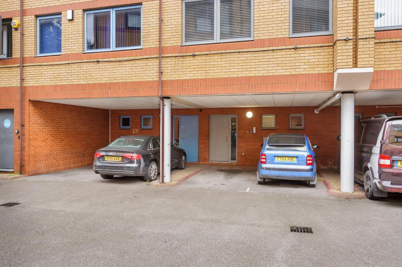 Sovereign Gate - 2 Double Bedroom Apartment In Portsmouth City Centre Bagian luar foto